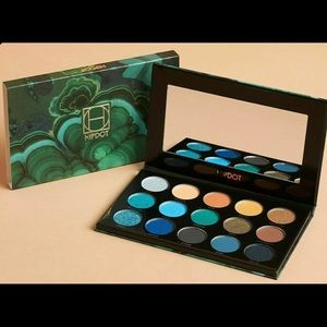 Hip dot Cenote palette, NWT - 15 pans. Beautiful color schemes.